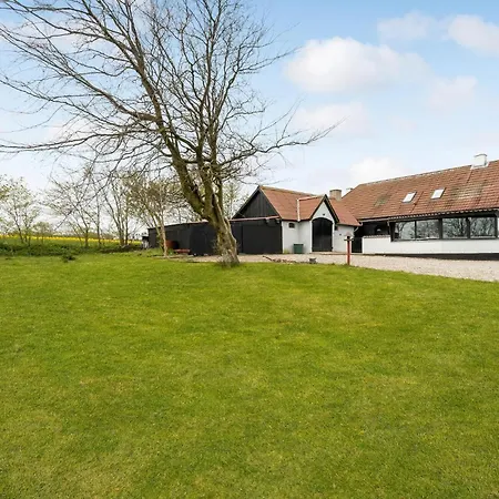 Beautiful In With Wifi And 4 Bedrooms Holiday home